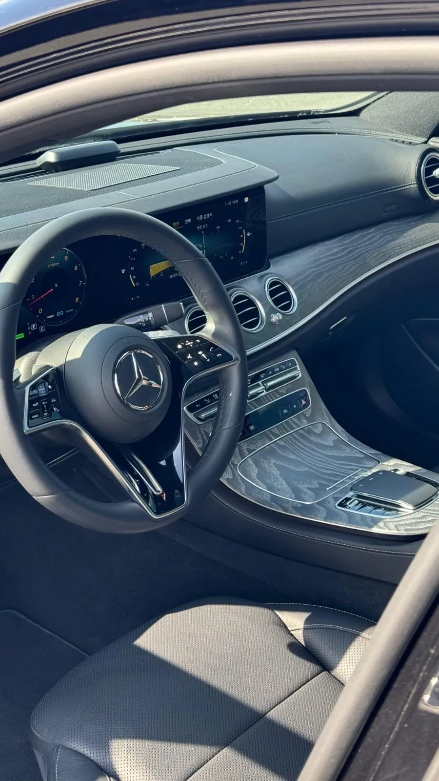 Mercedes-Benz E350 2023 for rent in Dubai – photo 5