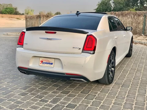 Rent Chrysler 300C in Dubai